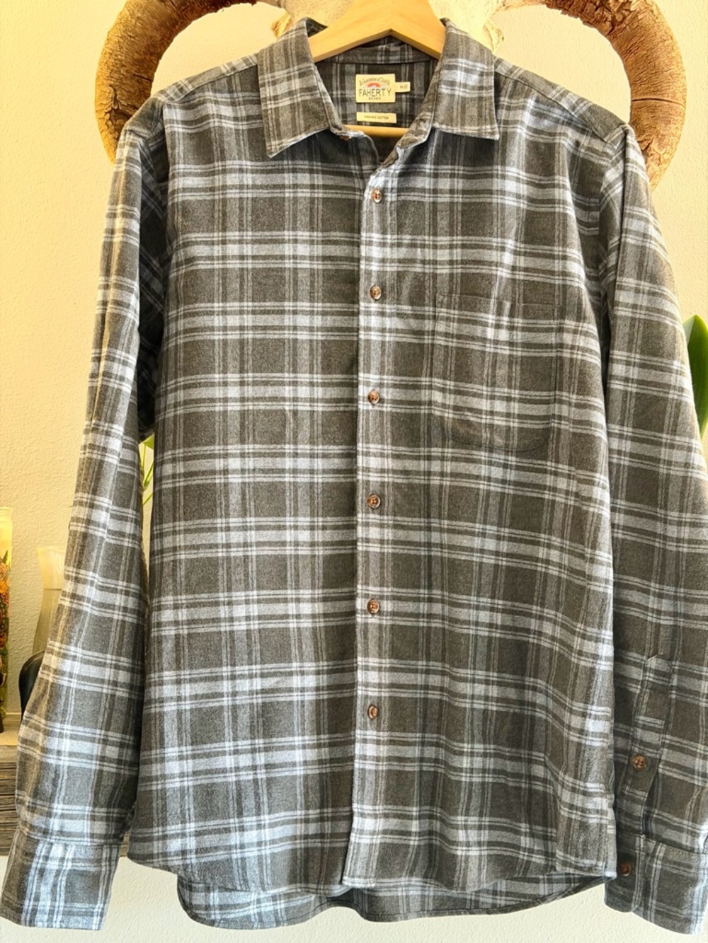 Faherty Button down - Picture 2 of 5